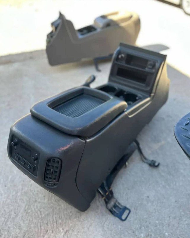 Silverado/Sierra charcoal grey center Console w/kick panel and glove box
