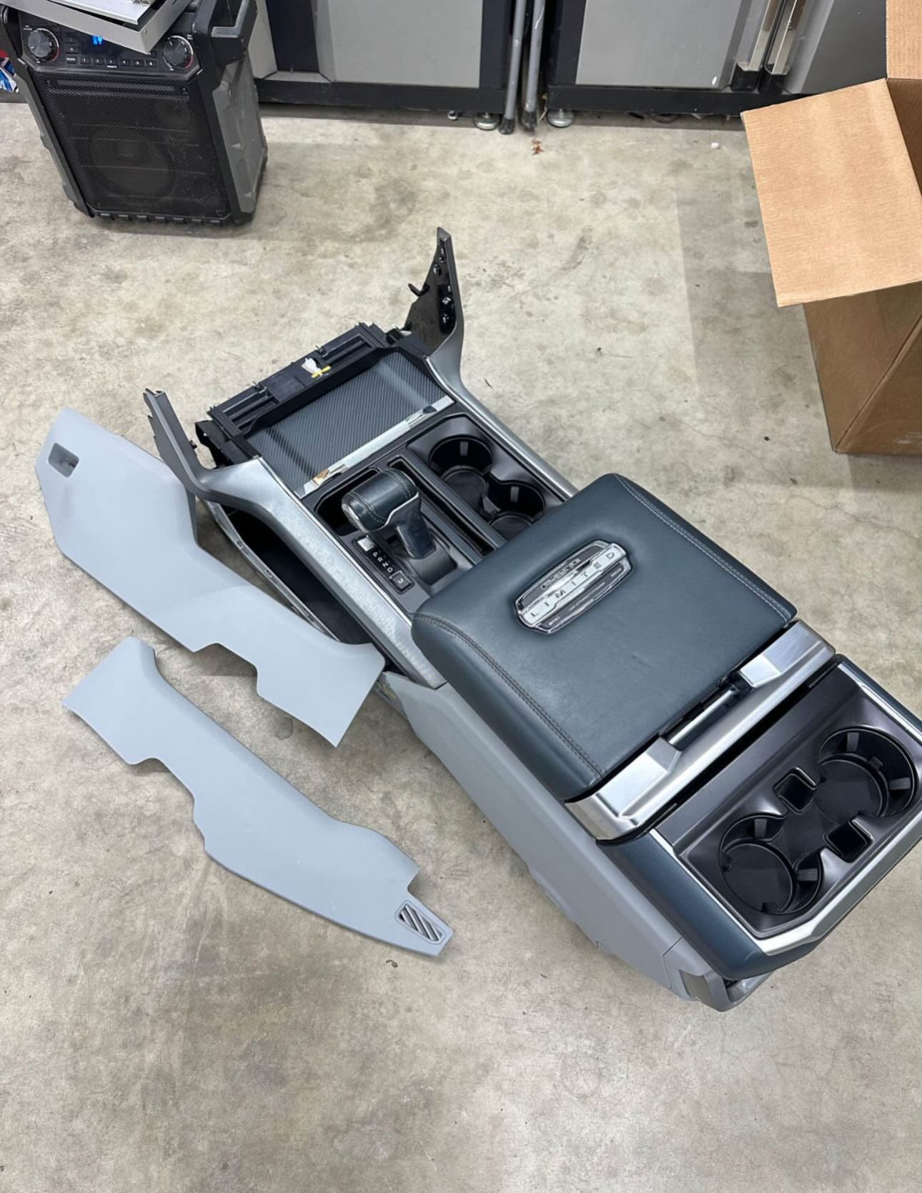 Ford F-150 center console - Image 2