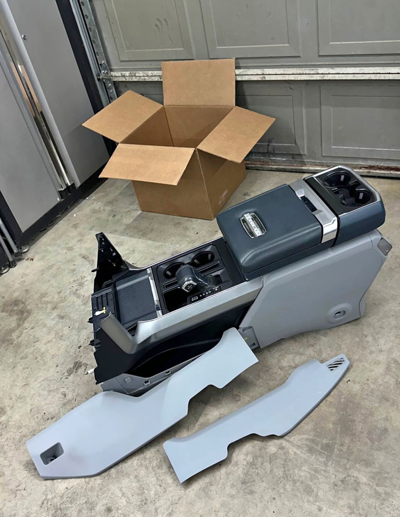 Ford F-150 center console - Image 3