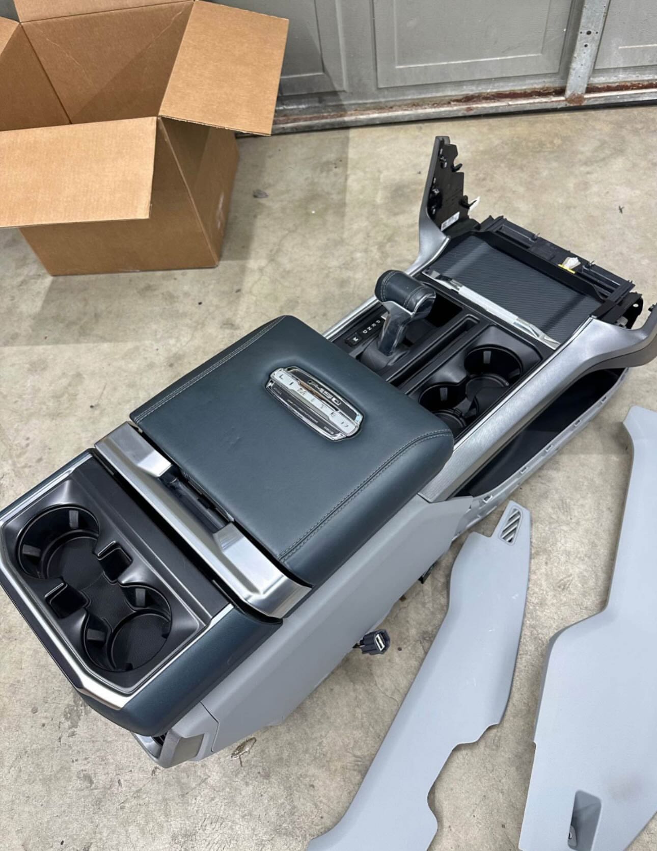 Ford F-150 center console - Image 4
